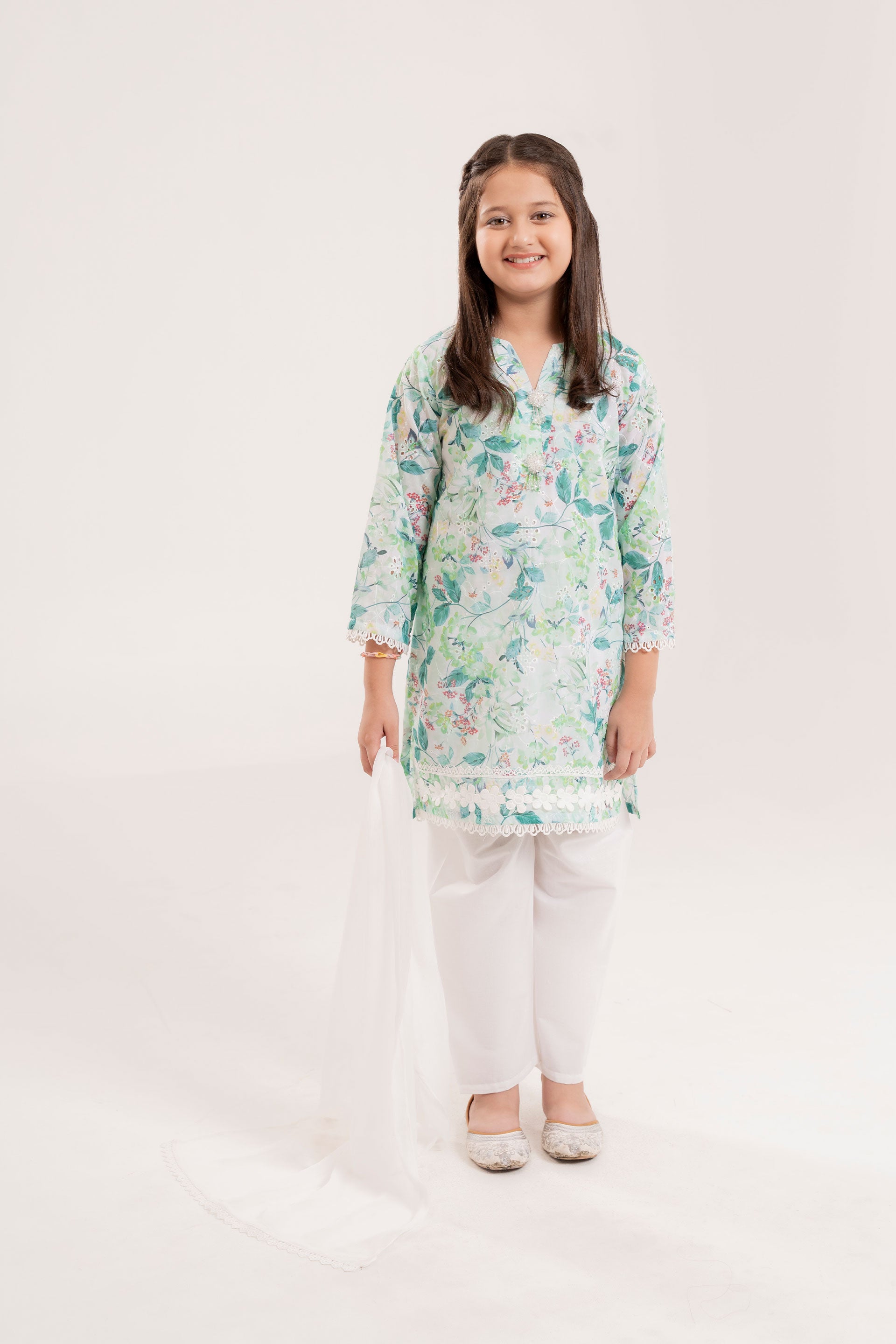 OMAYA (ChikanKari Lawn)3PCS