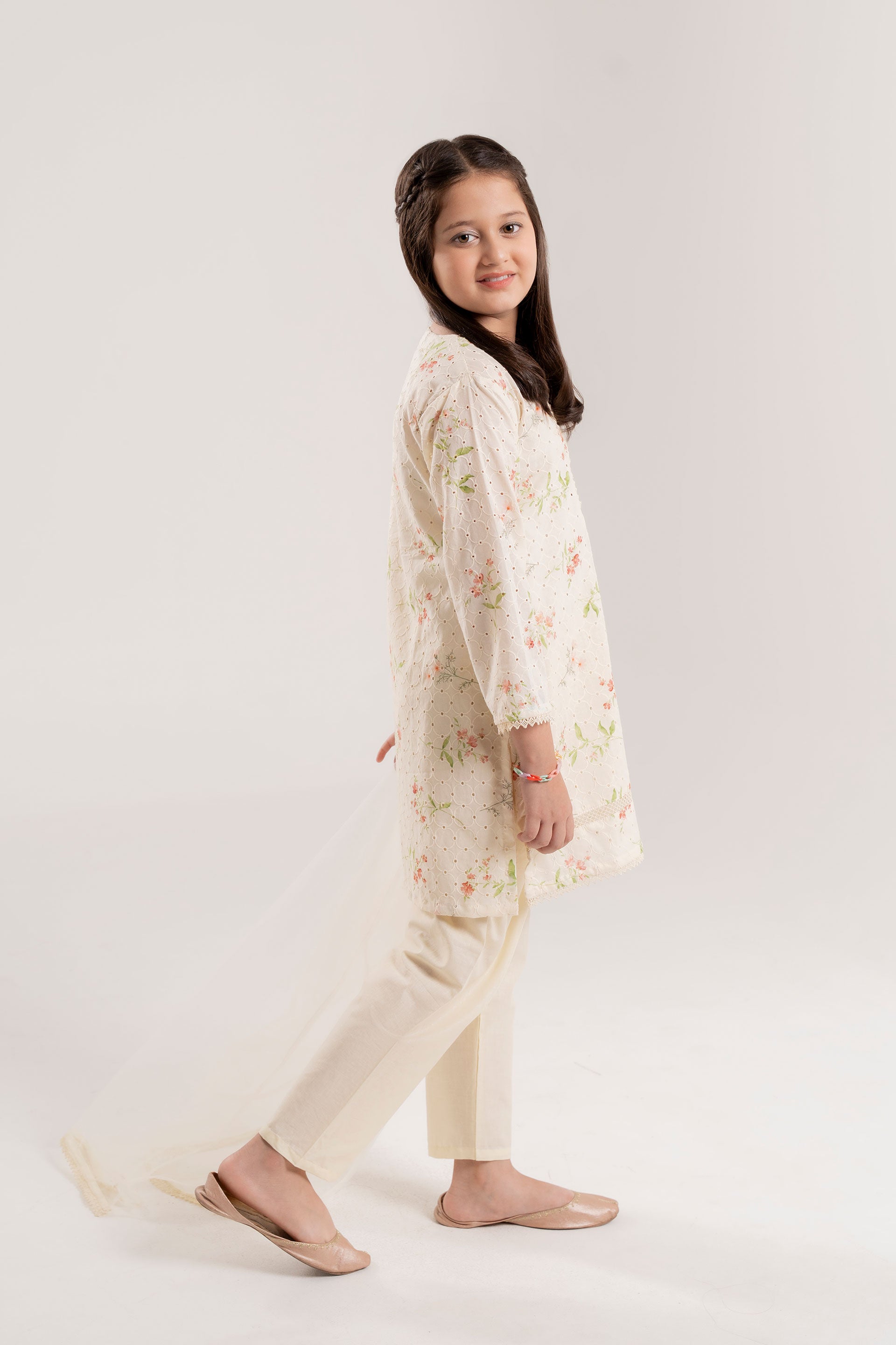 GUL-E-NUKHEEZ (ChikanKari Lawn)3PCS